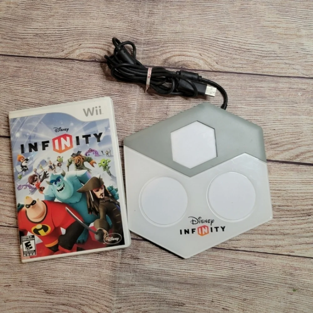 Nintendo wii Disney Infinity game and gaming pad